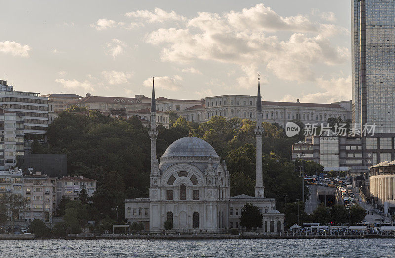 queen bezmi alem sultan dolmabahce mosque在伊斯坦布尔的火鸡环上